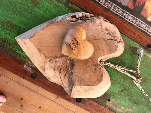 Thankgoods Handschmeichler Holzherz Du bist wertvoll! als Geschenkidee für Sie und Ihn!
