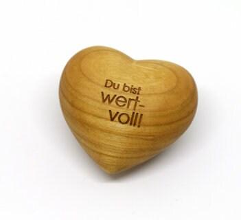 Thankgoods Handschmeichler Holzherz Du bist wertvoll! als Geschenkidee für Sie und Ihn!
